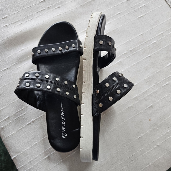 Wild diva black studded slide sandal size 10 - Picture 2 of 5